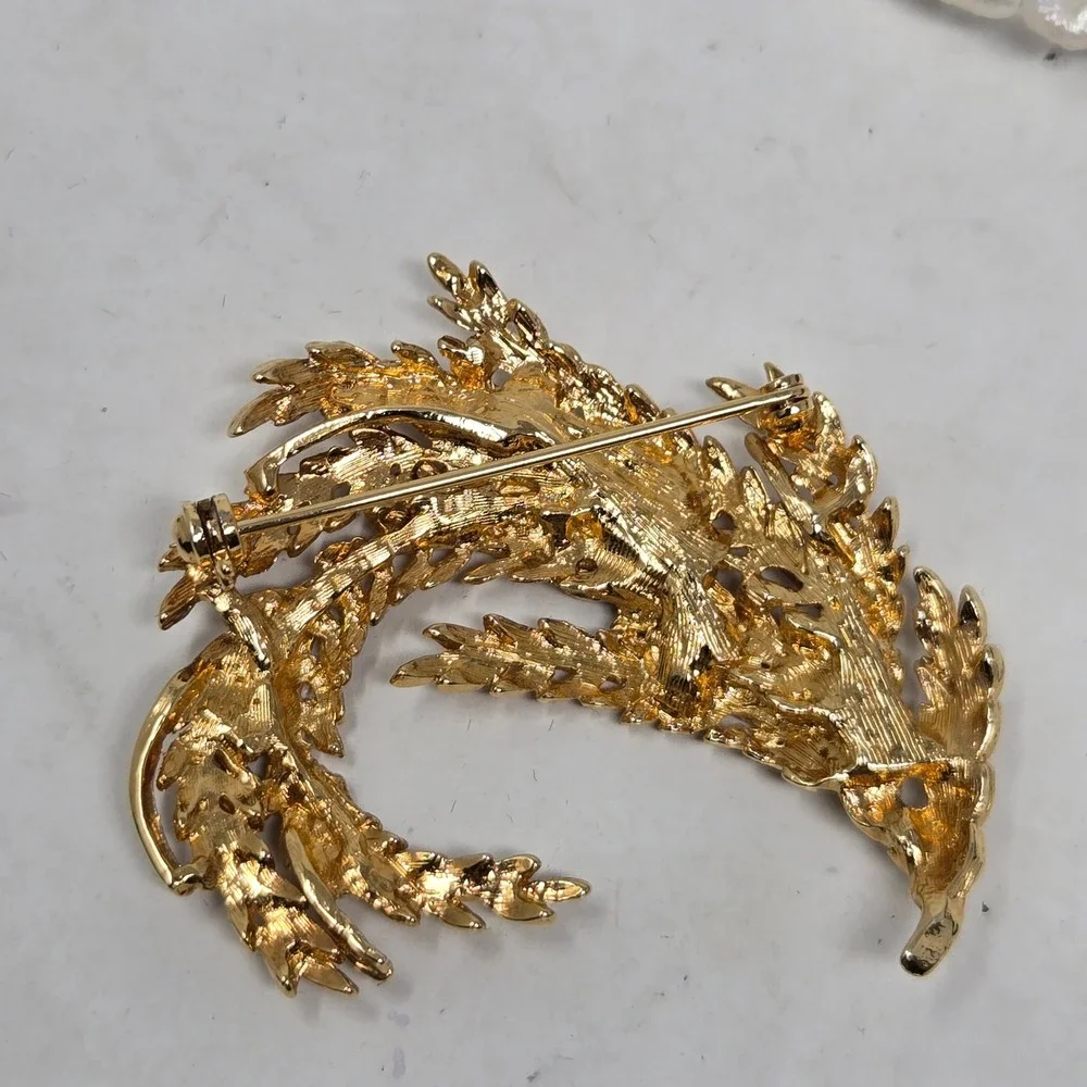 Vintage Gold Tone Wheat Stalk Feather Plume Crescent Brooch Pin Botanical